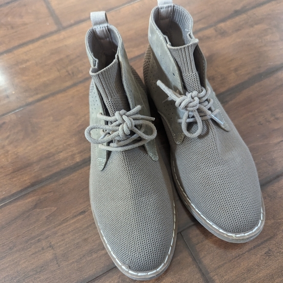 Boys size 3 Steve Madden boots - Picture 2 of 3